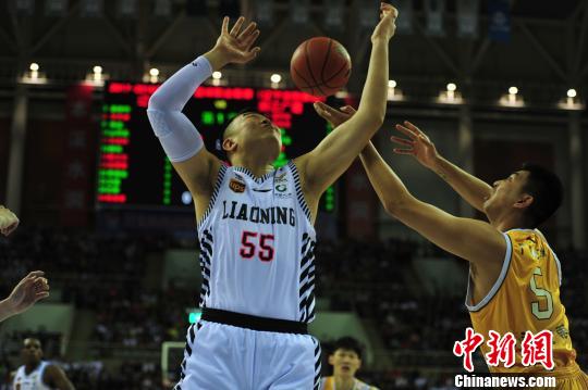 广厦26分大胜辽篮夺赛点